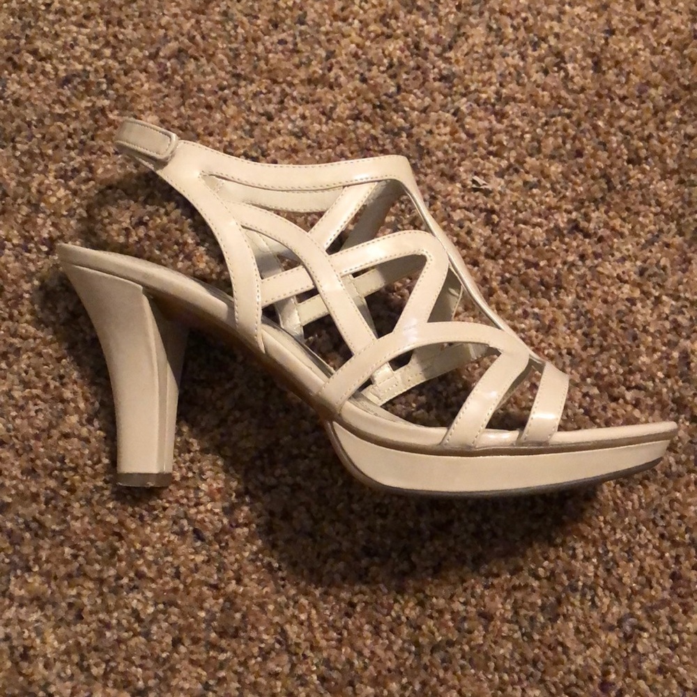 Tan Heels - Picture 2 of 5